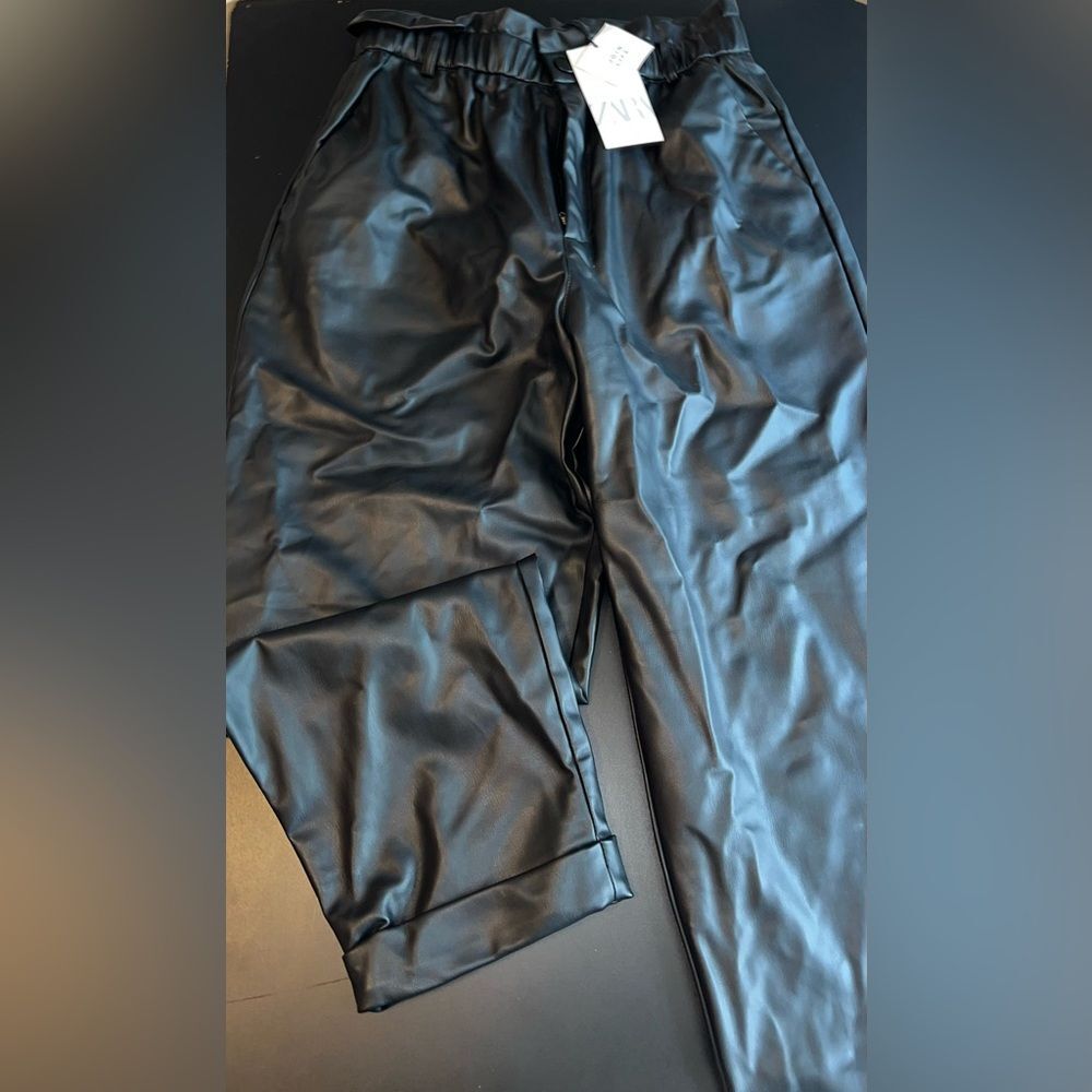 ZARA Black Faux Leather Slouchy Paperbag Waist Cropped Pants Size Large NWT